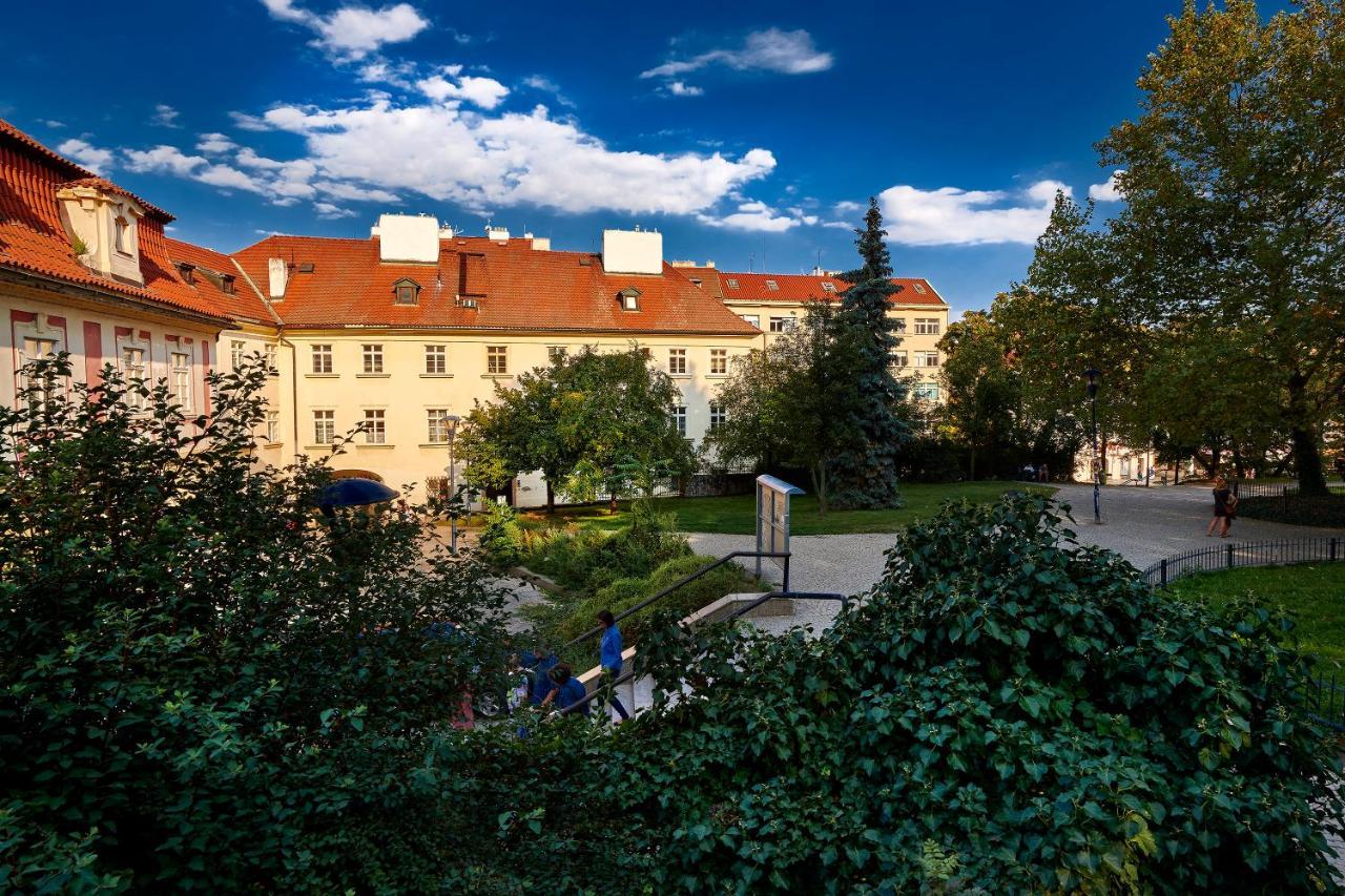 Downtown Suites Mala Strana Praha Bagian luar foto